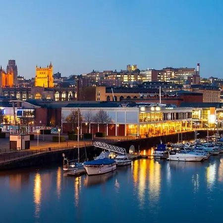 Two Bedroom Flat In Christmas Steps Apartment Bristol