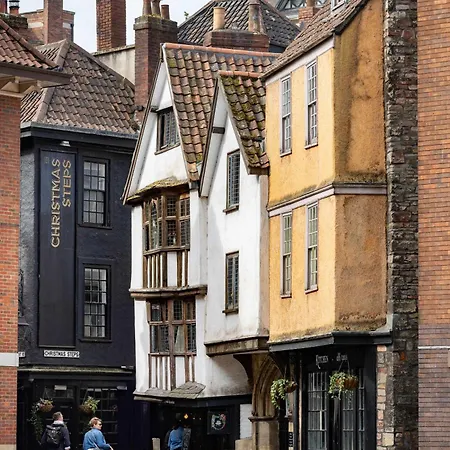 Two Bedroom Townhouse In Christmas Steps Apartment Bristol