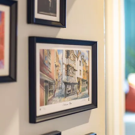 Two Bedroom Townhouse In Christmas Steps *