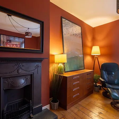 Two Bedroom Townhouse In Christmas Steps Bristol