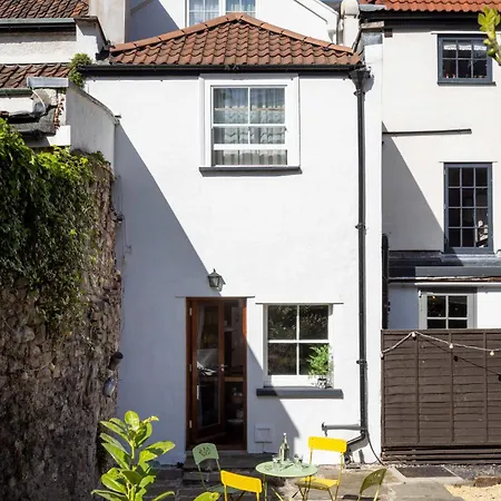 Two Bedroom Townhouse In Christmas Steps *